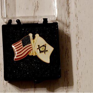 American and Masonic Flags Lapel Pin